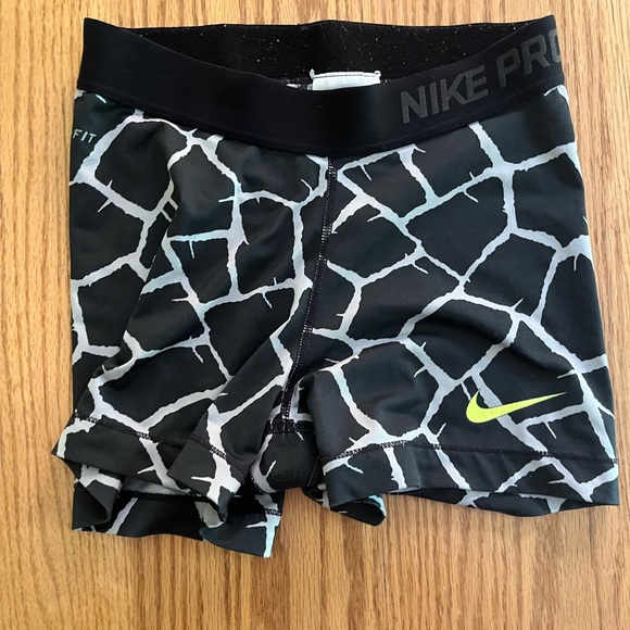 2 Nike Pro Tight Shorts Womens Sz Small Dri Fit - Picture 5 of 10